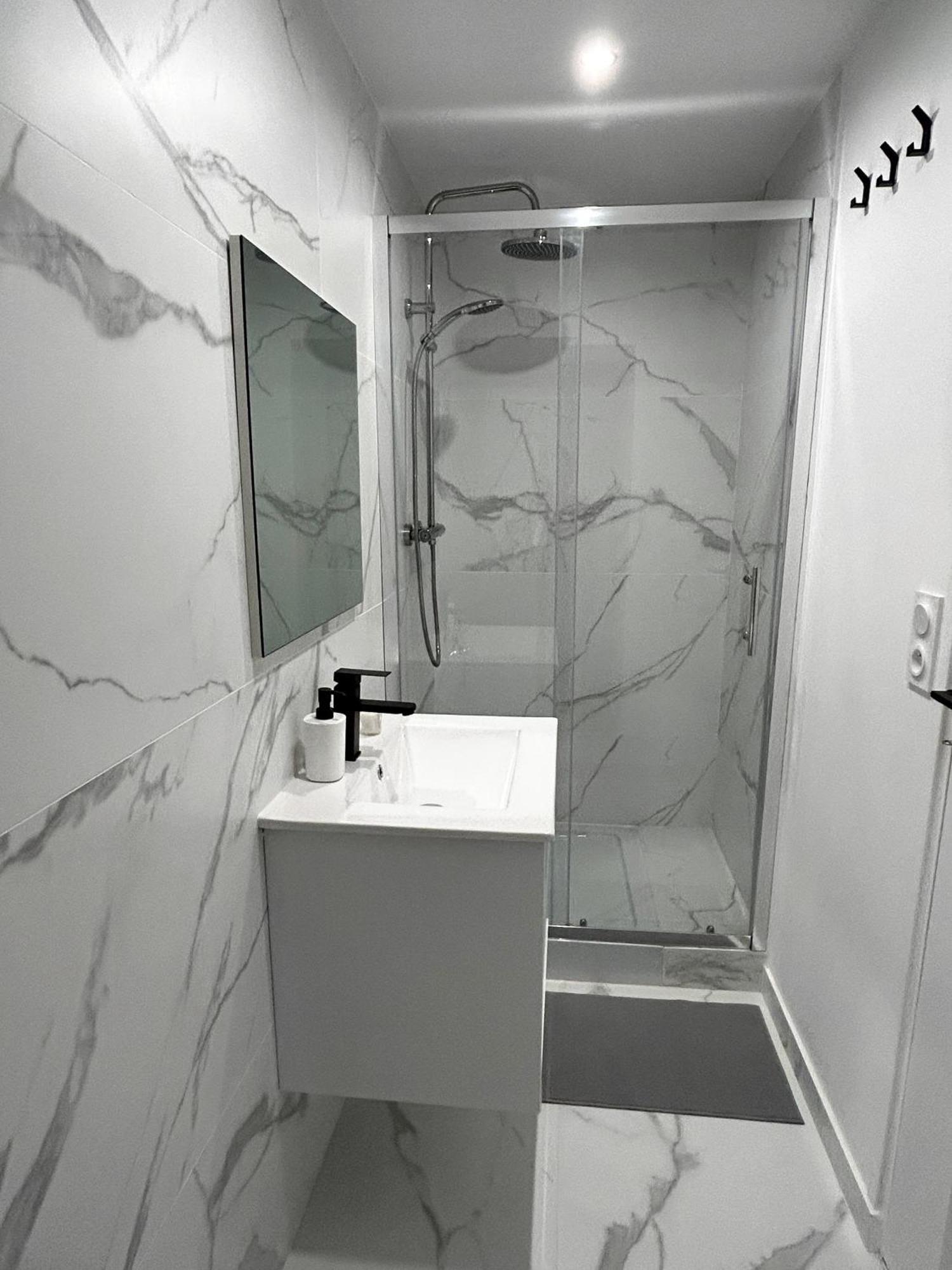 Charmant 3 Pieces Renove Au Coeur Du Vieil อองทีบส์ ภายนอก รูปภาพ